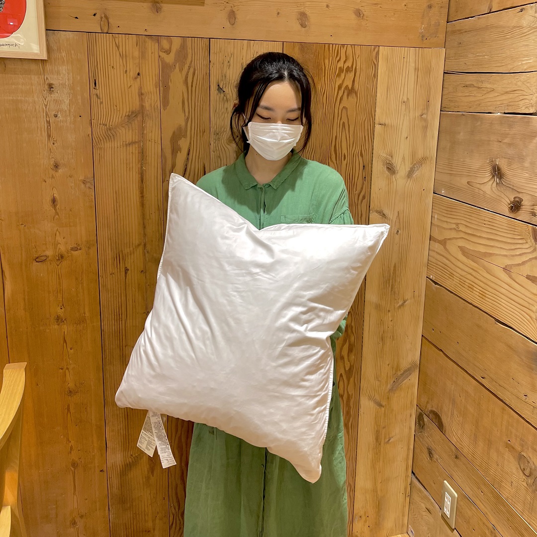 neru design works クッションカバー＆無印良品羽毛クッション MUJI新宿】価格見直しましたが、ふわふわ感はそのままです｜無印良品